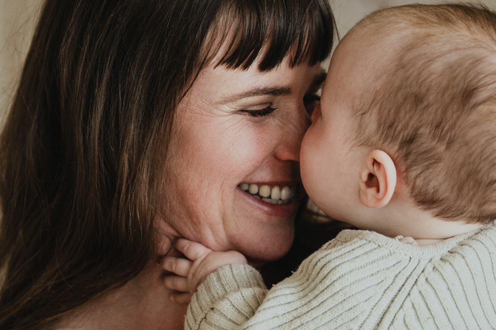 Familienfotoshooting-Fotografin-Berlin-Familienfotos-Motherhood-Shooting