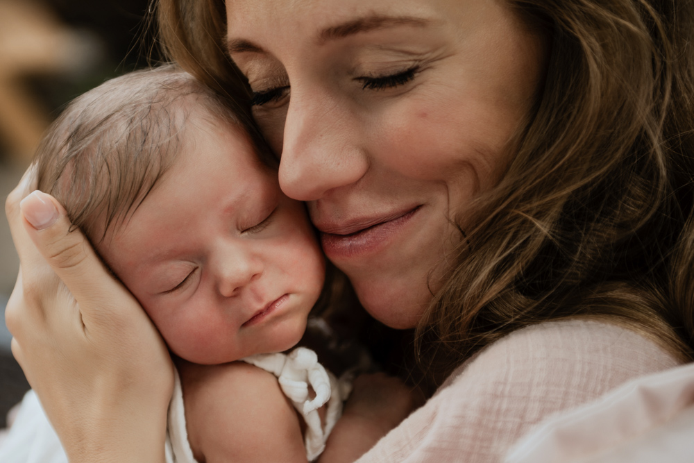 Familienfotoshooting-Fotografin-Berlin-Familienfotos-Motherhood-Shooting